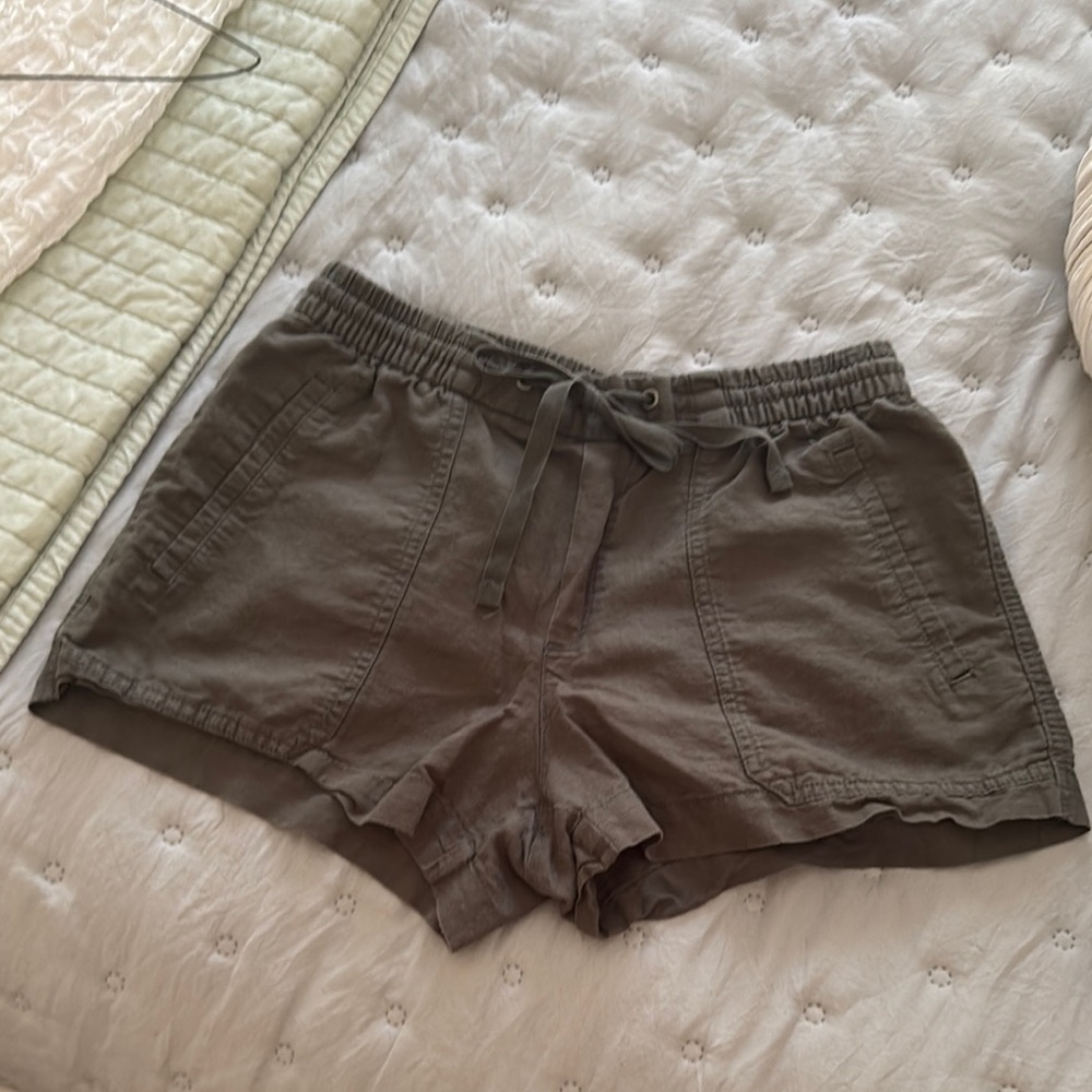 GAP Tan Cargo Shorts Relaxed Fit